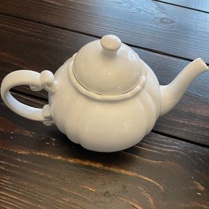 Ceramic tea pot